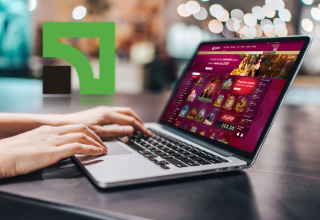 Ноутбук и лого Приват 24